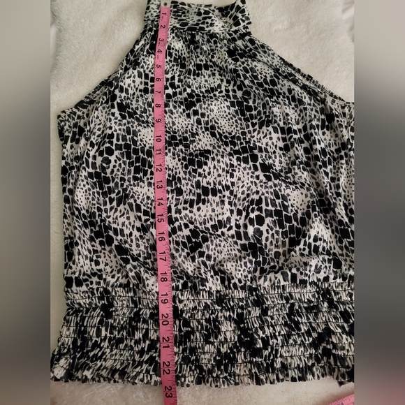 Essentials by Milano High neck sleeveless tops size medium - Picture 6 of 10